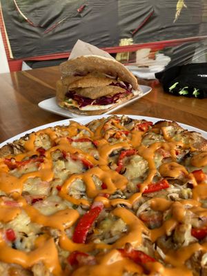 Döner und Dönerpizza. Mega lecker 🤤   at Rubins Imbiss in Aschaffenburg