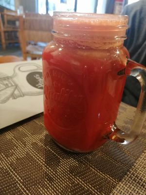 Jugo de fresa con piña at Hojas Verdes Vegetariano in Xalapa