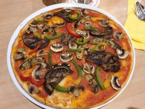 Gemüse Pizza ohne Käse at Fratelli Osteria in Herzogenaurach