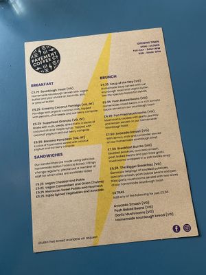 Amazing little cafe with an entirely vegan menu, right on the canal and with a lovely children’s play area! Definitely a new favourite spot 👏🏻  at Pavement Coffee Co in Banbury