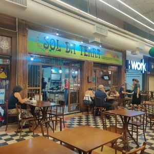 Entrance at Sol da Terra in Vitoria