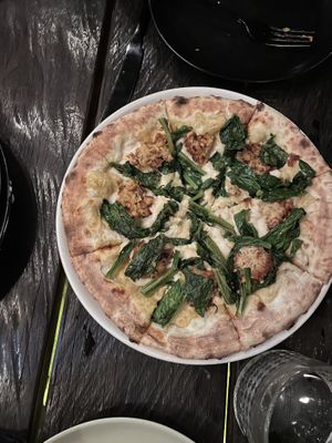Pizza salsiccia e friarielli  at Kasto in Canggu