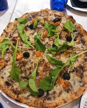 vegan truffle pizza 🌱 at Pizza Express  in Taguig