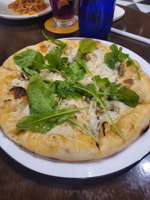 vegan mushroom pizza at Pizza Express  in Taguig