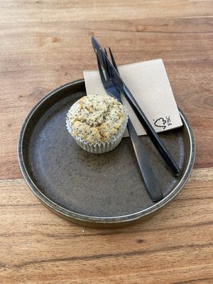 Muffin de limón y coco   at umami in Madrid