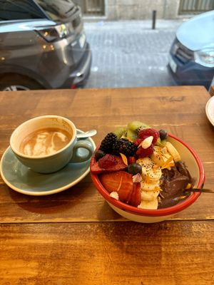Açaí bowl and oat cappuccino   at umami in Madrid