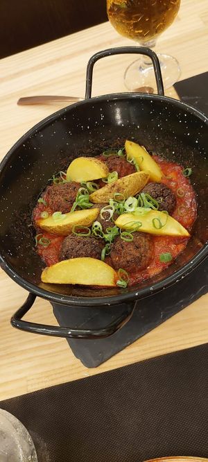"Meatballs" with tomato sauce at Alium Tapería in Vigo
