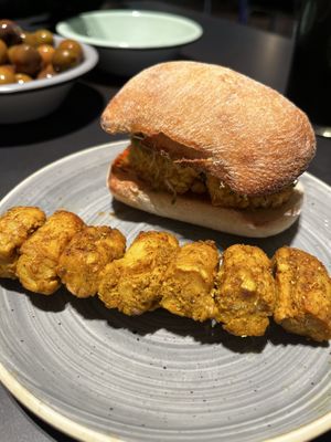 No pollo al curry y croquetas de no pollo  at Penguin Bar in Bilbao