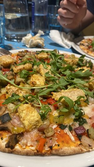 Pizza de delicias de no pollo   at Penguin Bar in Bilbao