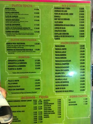Two vegetarian ( vegan ) options and great drinks (really big)  at Mil De Cilantro in Filandia