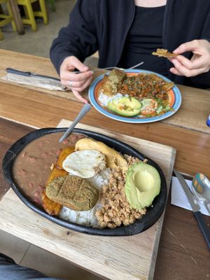 Top: VERDURAS SALTEADAS/SAUTEED VEGETABLES Bottom: BANDEJA PAISA VEGETARIANA  at Mil De Cilantro in Filandia
