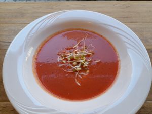 Mrkvovo-řepový krém s naklíčeným mungem(vegan).  at Družstvo Viktorina Loca in Pribor