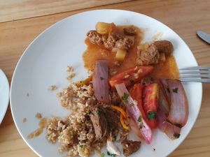 Chaufa, saltado y una cosa como carbonada at ConSuLado Vegano in Lima
