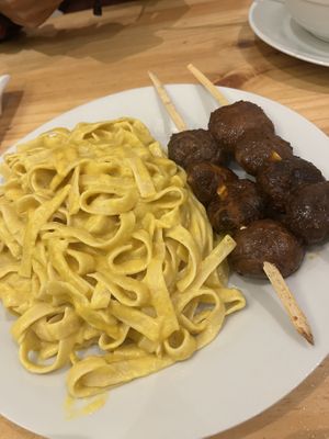 fetuccini con anticuchos  at ConSuLado Vegano in Lima