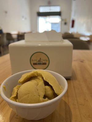 Helado de lúcuma, ¡delicioso!  at ConSuLado Vegano in Lima
