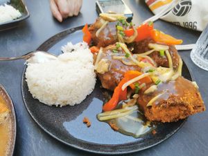 V19 Deep fried tofu bag with mushrooms vegetables and mango sauce at Viethaus in Hameln