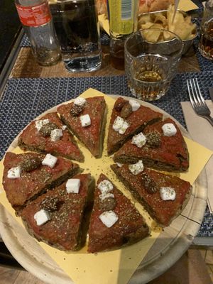 pizza con olive e feta vegana   at Darsenale - Bizantina Brewpub in Ravenna
