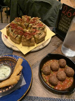 yukka fritta, polpette vegane, pizza al tegamino con crema di melanzane, kebab vegano, pomodoro liofilizzato e zucchine grigliate  #Veganuary at Darsenale - Bizantina Brewpub in Ravenna