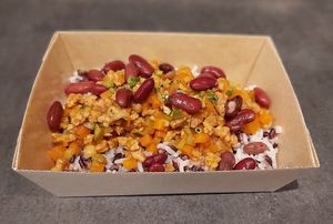 Chili vegan aux perles de soja, duo de riz at NAGOYA Coffee Shop & Snacking in La Rochelle