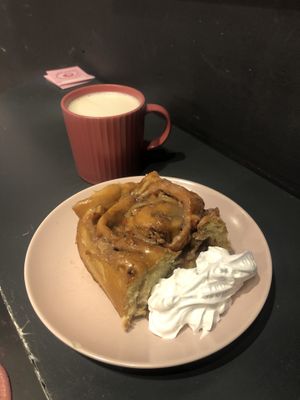 Apple pecan bun and chai ☕️   at Sammys Berliner Donuts in Berlin