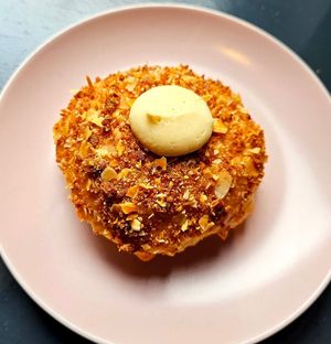 Bienenstich at Sammys Berliner Donuts in Berlin