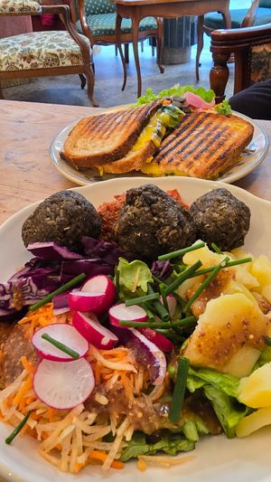 Lunch at Enfants Terribles Café in Rennes