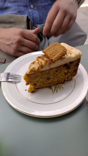 Speculoos and chocolate cake at Enfants Terribles Café in Rennes