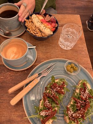 Oat cap, vegan oatmeal & sourdough with hummus   at Lighthouse Café in Bonn