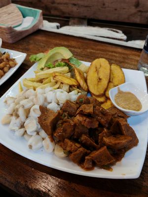 Fried plate at Don Sanduchito in Puerto Villamil