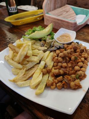 Soy meat, chickpeas and fries at Don Sanduchito in Puerto Villamil