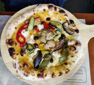 Classica with extra plant-based mozzarella at Paninothek in Innsbruck