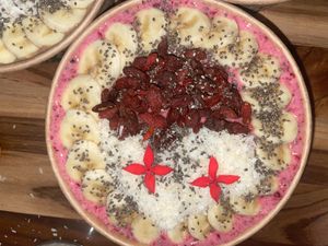 blackberry and banana smoothie bowl with coconut, chia seeds and goji berries  at Green Hearts - Maybe closed in Coco