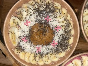 cacao and peanut butter smoothie bowl with reishi, lion’s mane, cordyceps and maitake medicinal mushrooms at Green Hearts - Maybe closed in Coco