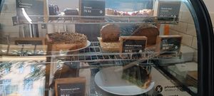 Labeled vegan pastries at mamacoffee in Prague