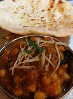 Aaloo chana and plain naan at Madina Indian Bistro in Hualien