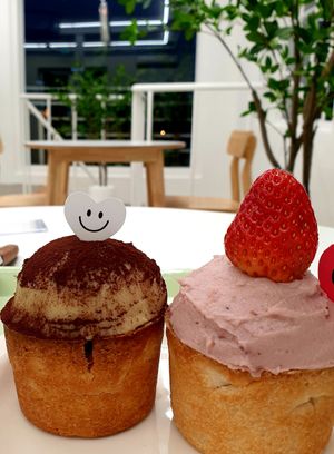 we tried Tiramisu and strawberry at Pan Honesta 빵어니스타 - Itaewon in Seoul