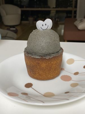 I can’t resist black sesame!  at Pan Honesta 빵어니스타 - Itaewon in Seoul