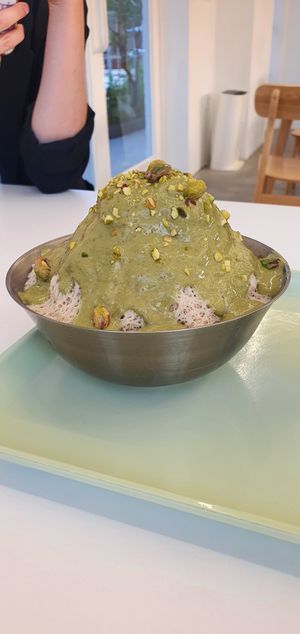 Pistachio bingsu at Pan Honesta 빵어니스타 - Itaewon in Seoul