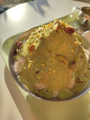 Pistachio bingsu at Pan Honesta 빵어니스타 - Itaewon in Seoul