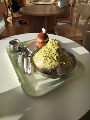 Tiramisu rice cake and pistachio bingsu at Pan Honesta 빵어니스타 - Itaewon in Seoul