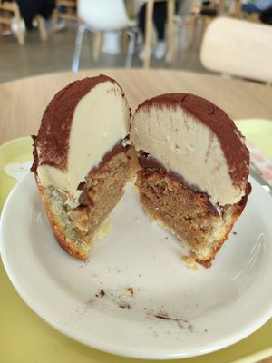 Tiramisu rice tarte at Pan Honesta 빵어니스타 - Itaewon in Seoul