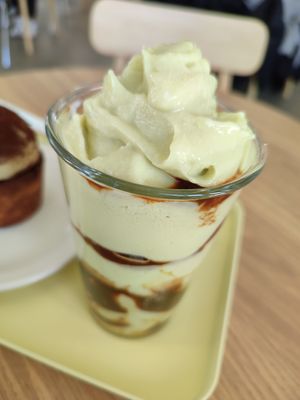 Avocado coffee smoothie 🤤 at Pan Honesta 빵어니스타 - Itaewon in Seoul