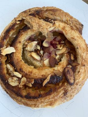 Hindbær snegl  at Lagkagehuset in Koege