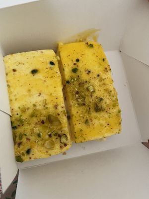 Passionsfrugt kager. Super gode og rige på smag. Lidt syrlige med en rig bund af mørk chokolade.  at Lagkagehuset in Koege