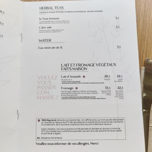 Boissons fraîches et fromages végétaux at Inward in Tunis