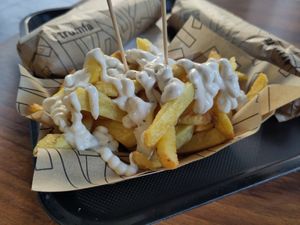 Fries with truffle mayo at Bendita Trumfa in Badalona