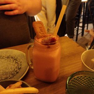 Strawberry Lotus milkshake at Meet Vegano in Malaga