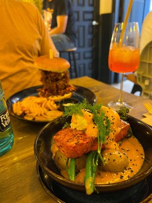 Burger and tofu “salmon"  at Meet Vegano in Malaga