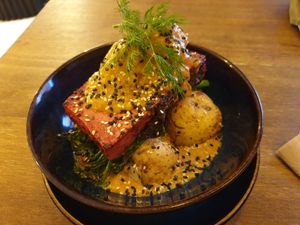 Salm'n  broccoli bowl at Meet Vegano in Malaga