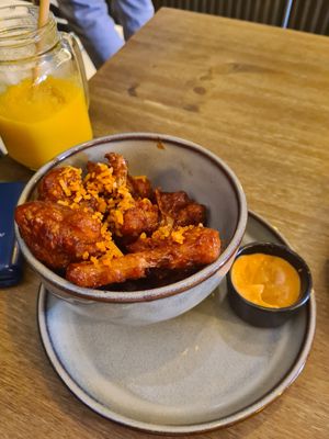 Garlic Parm Wings 🥰 at Meet Vegano in Malaga